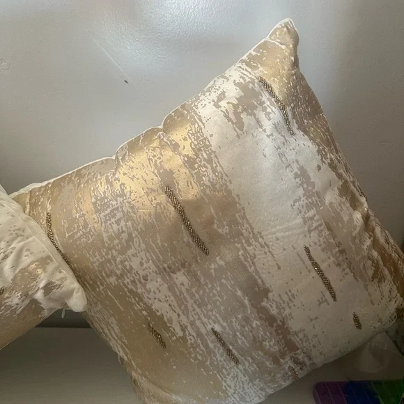 Set of two decorative pillows feather filled! Beautiful nwt! - Picture 3 of 3